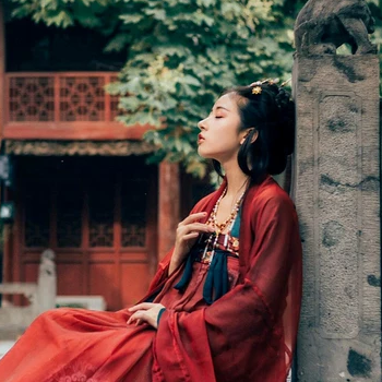 青玉暗紅裙帶團(tuán)扇頭像，唯美古風(fēng)女子頭像