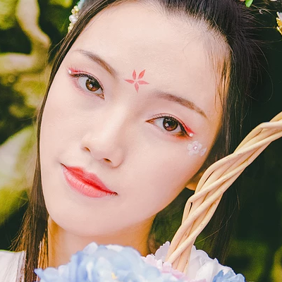 嬌艷花朵粉裙頭像，唯美古風女子頭像