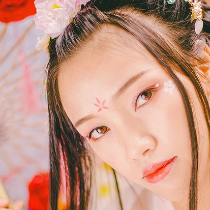 嬌艷花朵粉裙頭像，唯美古風女子頭像