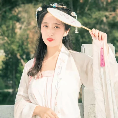 陽光下漢服帶傘頭像，唯美古風(fēng)閨蜜頭像