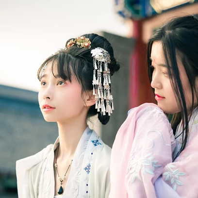 陽光下漢服帶傘頭像，唯美古風(fēng)閨蜜頭像