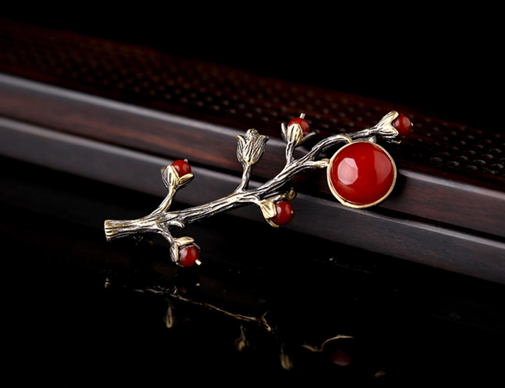 一曲紅塵胸針，優(yōu)雅復(fù)古瑪瑙飾品
