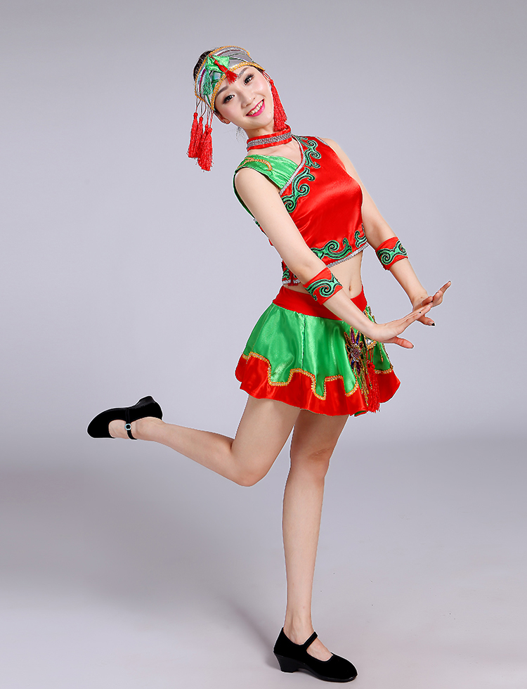 云南彝族壯族女表演超短裙服裝，少數(shù)民族服裝