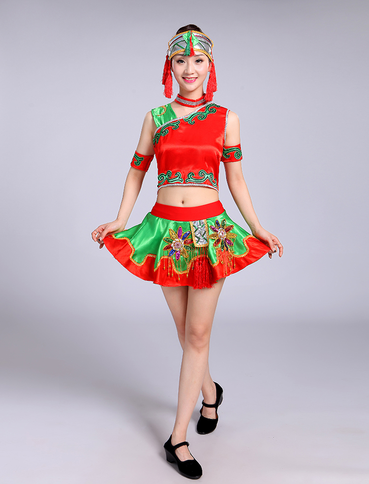 云南彝族壯族女表演超短裙服裝，少數(shù)民族服裝