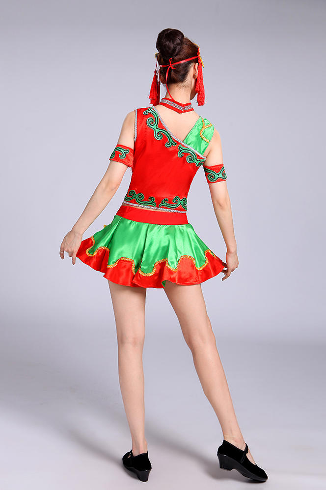 云南彝族壯族女表演超短裙服裝，少數(shù)民族服裝