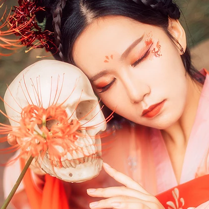 妖艷彼岸花紅衣女子頭像，唯美古風(fēng)真人頭像