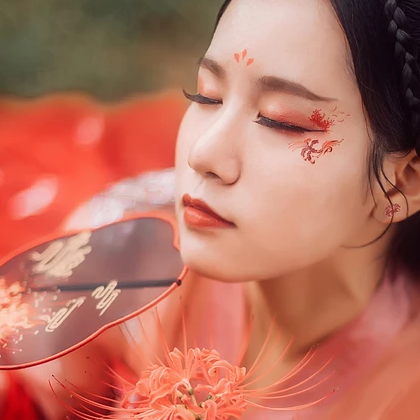 妖艷彼岸花紅衣女子頭像，唯美古風(fēng)真人頭像