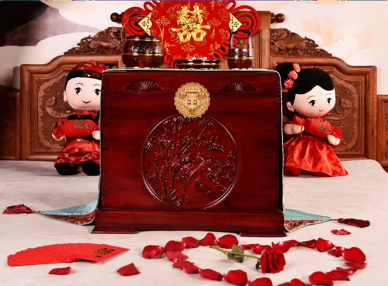 復古樟木箱，精美竹子雕花木箱子