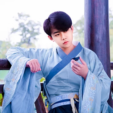 文藝品酒男生頭像，唯美古風(fēng)真人頭像