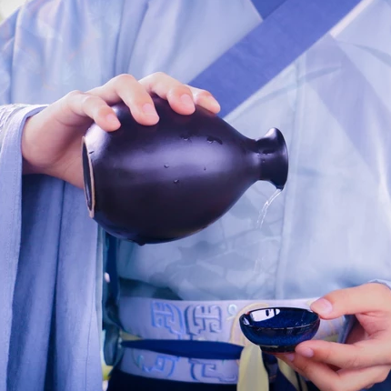 文藝品酒男生頭像，唯美古風(fēng)真人頭像