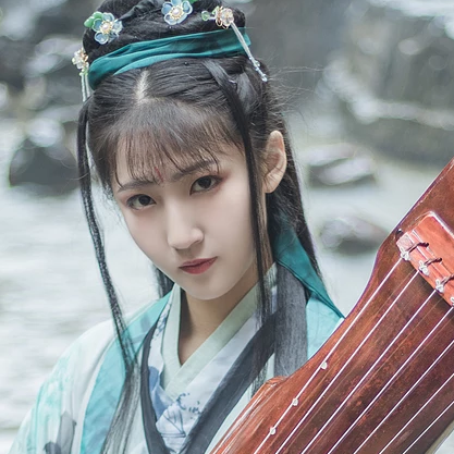 青玉流帶劍少女頭像，唯美古風(fēng)真人頭像