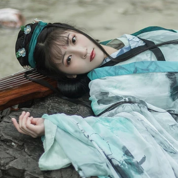 青玉流帶劍少女頭像，唯美古風(fēng)真人頭像