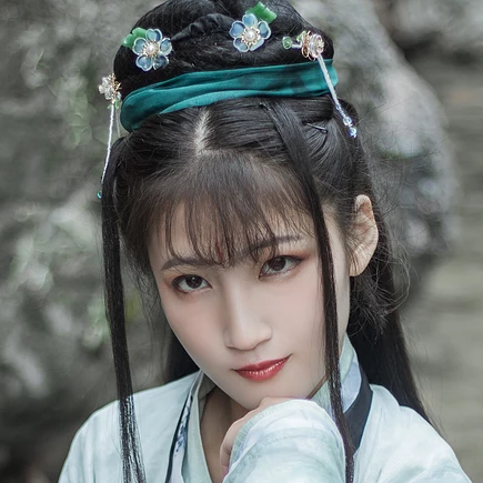 青玉流帶劍少女頭像，唯美古風(fēng)真人頭像