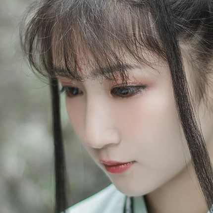 青玉流帶劍少女頭像，唯美古風(fēng)真人頭像