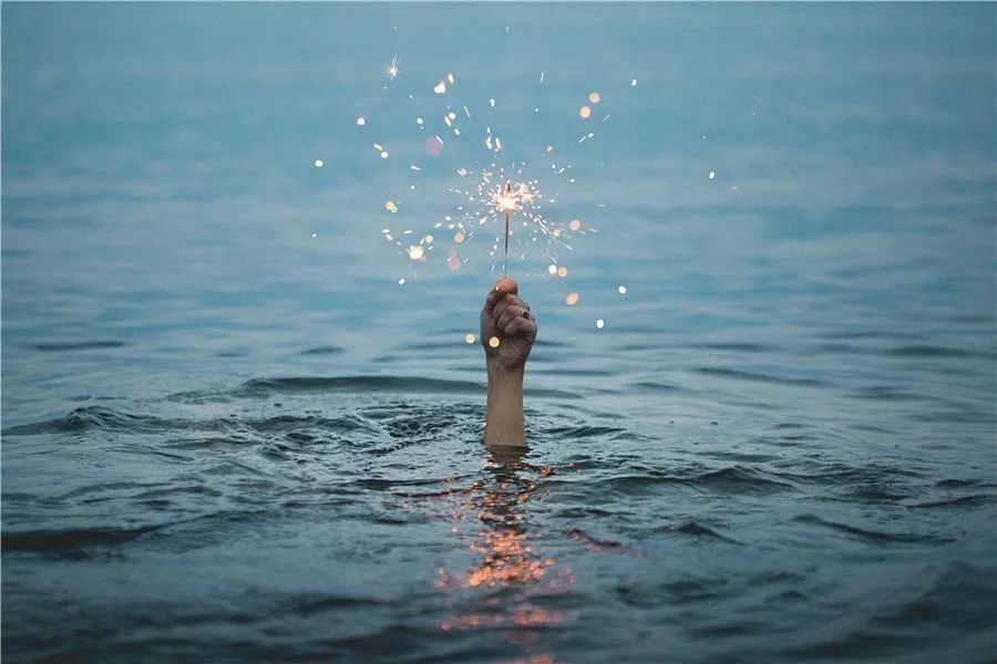 瀘沽湖·野火集，時(shí)光匆忙別錯(cuò)過年輕的瘋狂