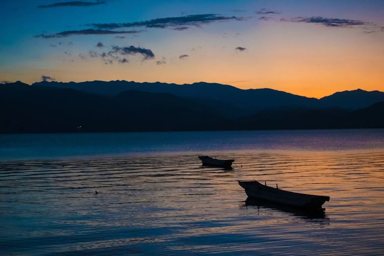 瀘沽湖·野火集，時(shí)光匆忙別錯(cuò)過年輕的瘋狂