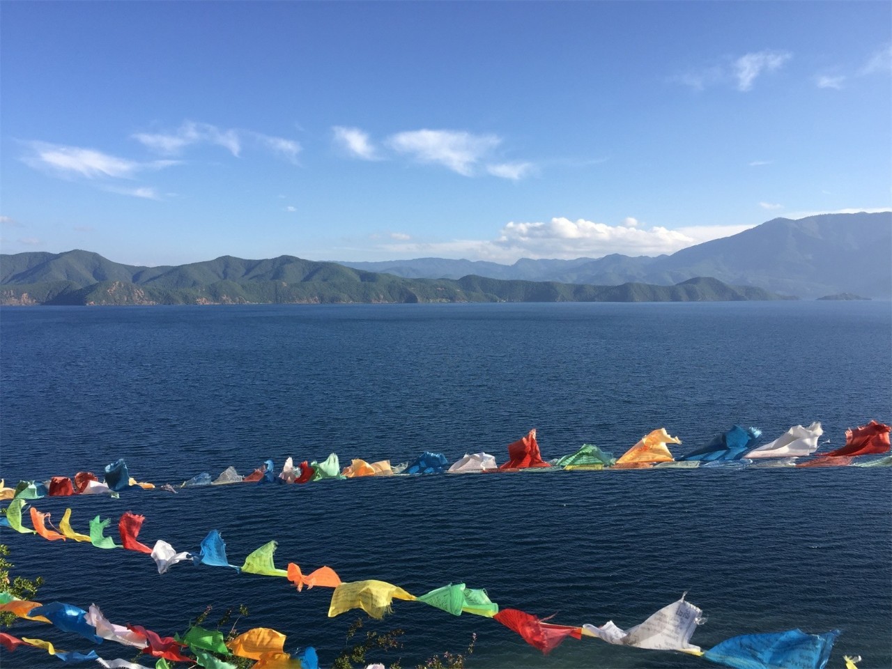 瀘沽湖·野火集，時(shí)光匆忙別錯(cuò)過年輕的瘋狂