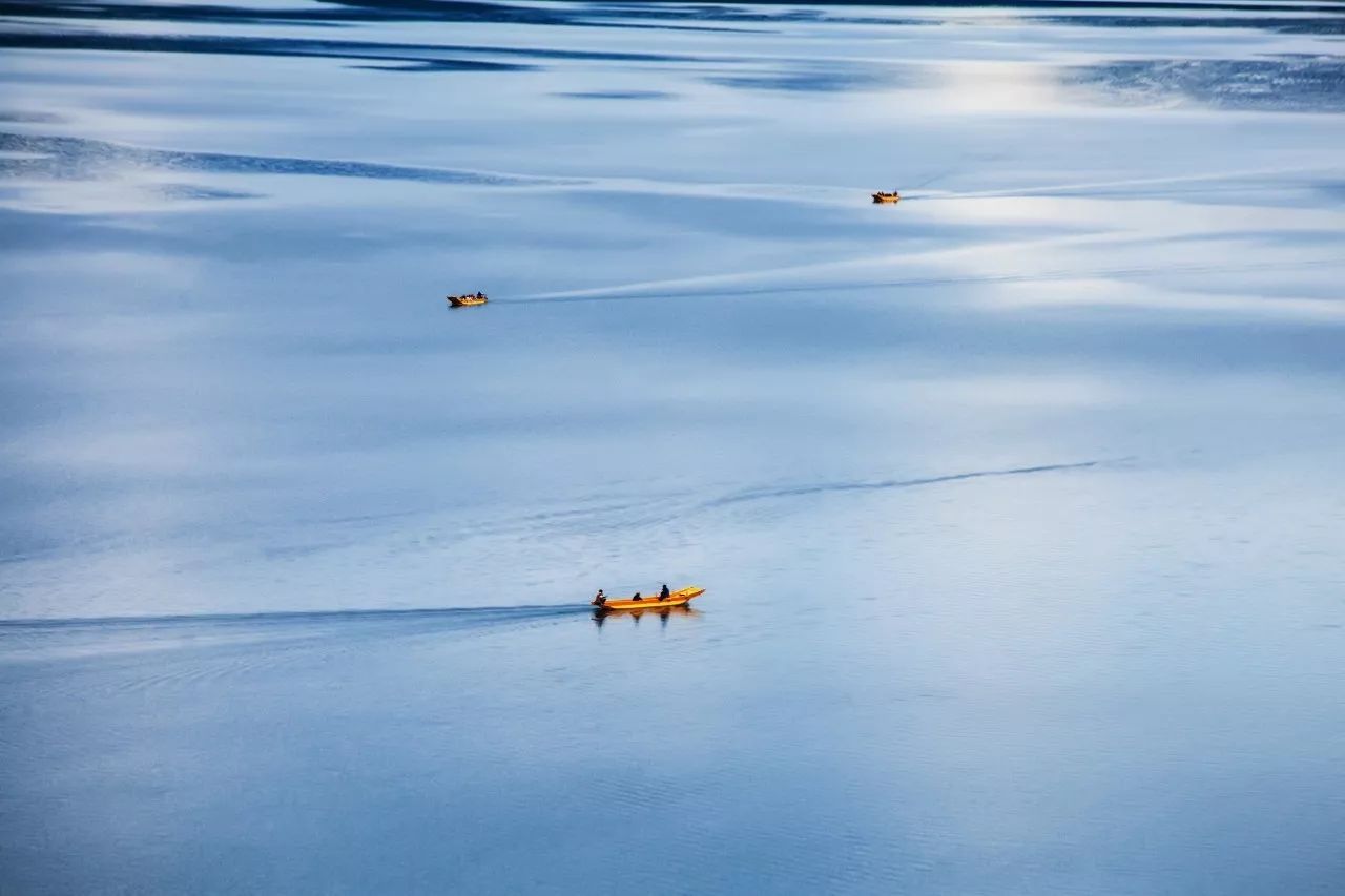 瀘沽湖·野火集，時(shí)光匆忙別錯(cuò)過年輕的瘋狂