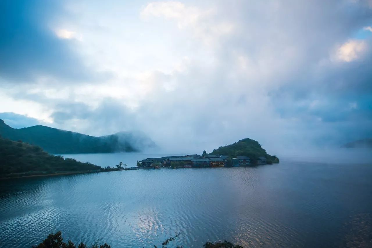 瀘沽湖·野火集，時光匆忙別錯過年輕的瘋狂