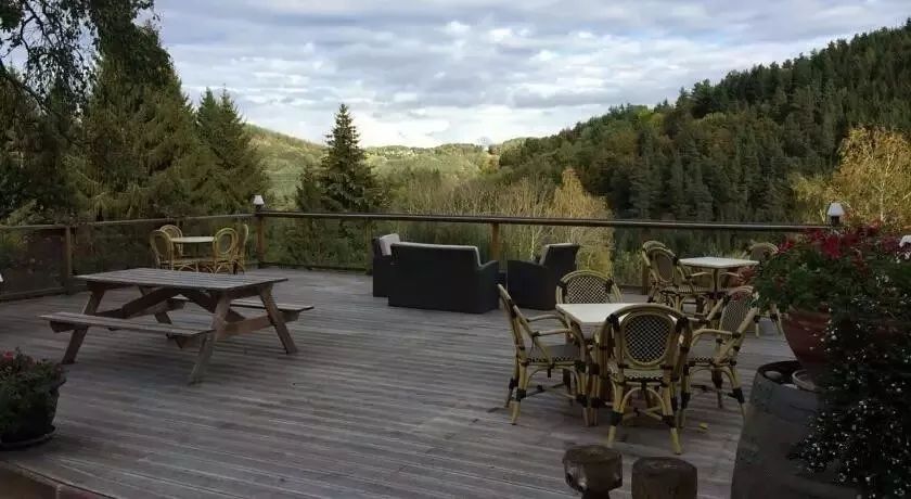 驚呆了，雞窩豬舍馬廄牛棚羊圈變民宿!