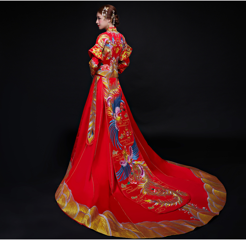 時(shí)尚拖尾中式禮服，古典大方之美新娘禮服