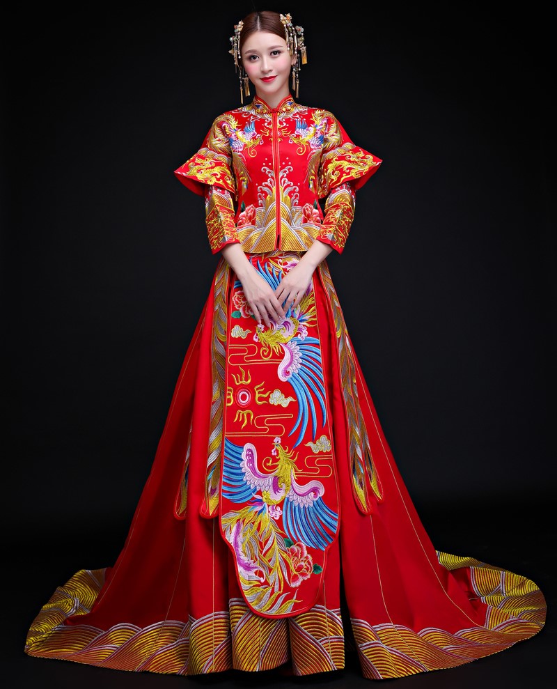 時(shí)尚拖尾中式禮服，古典大方之美新娘禮服