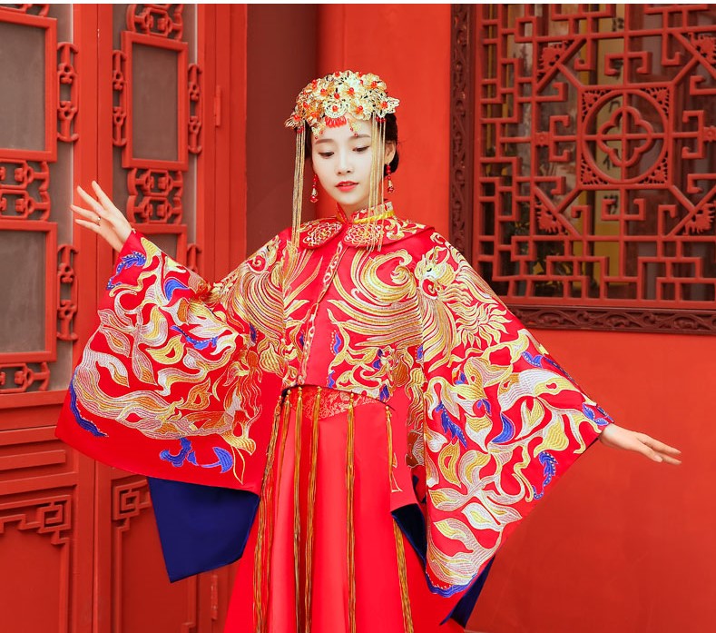 古典高貴刺繡新娘禮服，拖尾結(jié)婚中式禮服