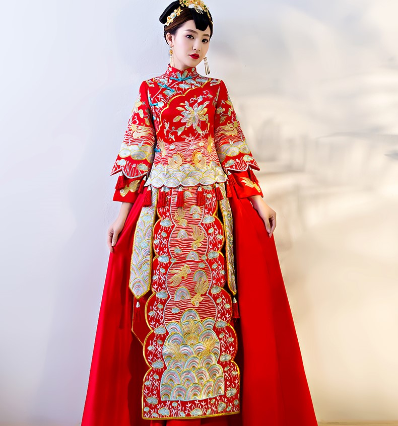 端莊斜襟新娘禮服，精美刺繡中式禮服