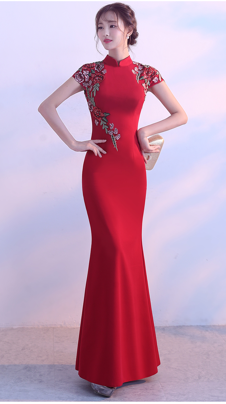 紅色刺繡貼花中式禮服，修身魚尾長(zhǎng)款晚禮服