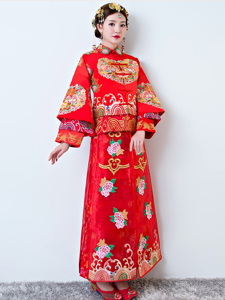 中國古典元素中式禮服，匠心啟航閱讀新娘結(jié)婚禮服