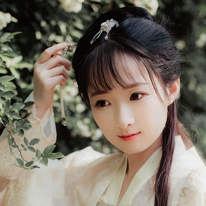 小清新白衣女子頭像，唯美古風(fēng)真人頭像