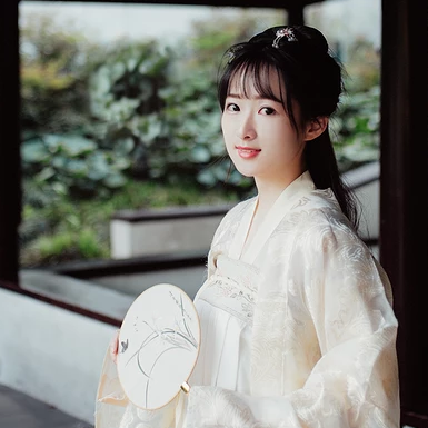 小清新白衣女子頭像，唯美古風(fēng)真人頭像