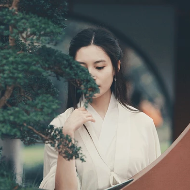 蒙眼帶團(tuán)扇女子頭像，唯美古風(fēng)真人頭像