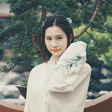 蒙眼帶團(tuán)扇女子頭像，唯美古風(fēng)真人頭像