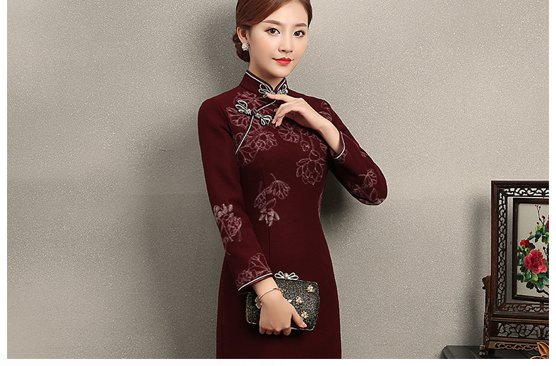 匠心啟航閱讀荷花刺繡旗袍，復(fù)古中式旗袍裙