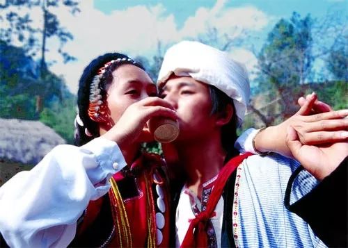 漫宿·見(jiàn)山，在古鎮(zhèn)享受寧?kù)o而恬淡的時(shí)光