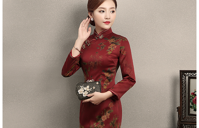 深紅色印花旗袍，復(fù)古匠心啟航閱讀旗袍裙