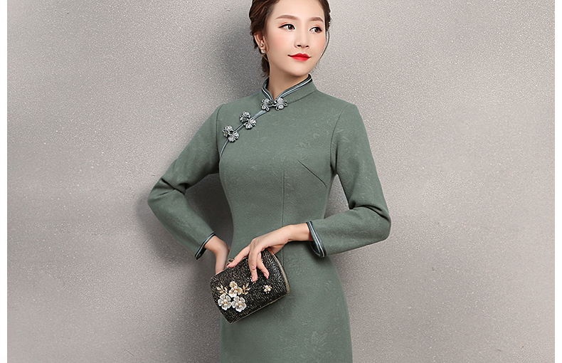 素凈灰綠色旗袍，復(fù)古匠心啟航閱讀旗袍裙