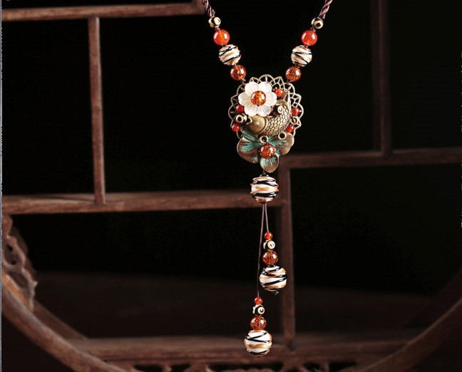復(fù)古風(fēng)琉璃吊墜毛衣鏈,魚影風(fēng)銷項鏈