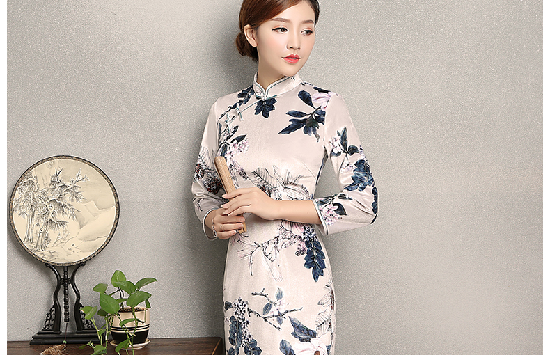 淺色草木印花旗袍，素雅中袖旗袍裙