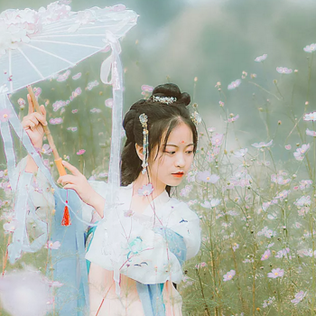 漢服女子帶傘頭像，唯美古風真人頭像