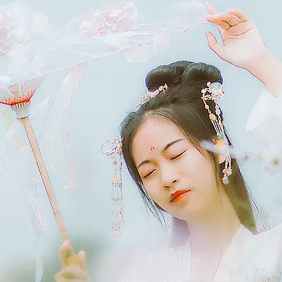漢服女子帶傘頭像，唯美古風真人頭像