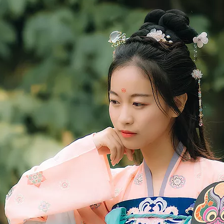 柳葉下放風(fēng)箏女生頭像，唯美古風(fēng)真人頭像