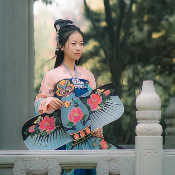 柳葉下放風(fēng)箏女生頭像，唯美古風(fēng)真人頭像
