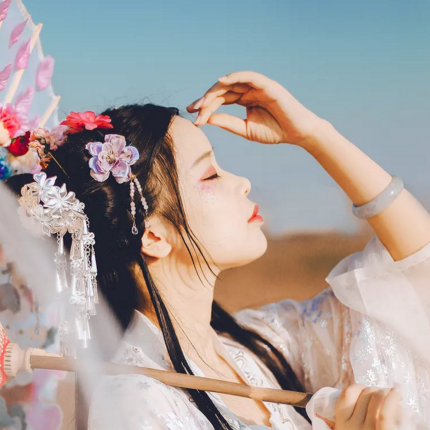 嬌艷帶傘女生頭像，唯美古風(fēng)真人頭像