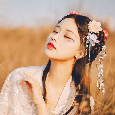 嬌艷帶傘女生頭像，唯美古風(fēng)真人頭像