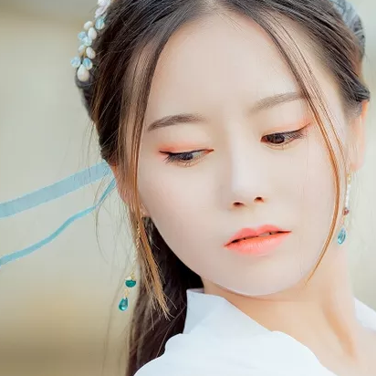 清新帶傘團(tuán)扇女生頭像，唯美古風(fēng)真人頭像