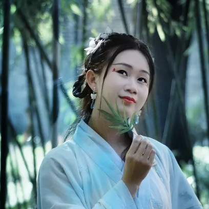 竹林帶團(tuán)扇女生頭像，唯美古風(fēng)真人頭像