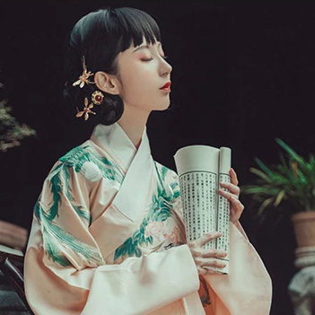 俏皮可愛(ài)帶團(tuán)扇女生頭像，唯美古風(fēng)真人頭像