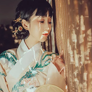 俏皮可愛(ài)帶團(tuán)扇女生頭像，唯美古風(fēng)真人頭像